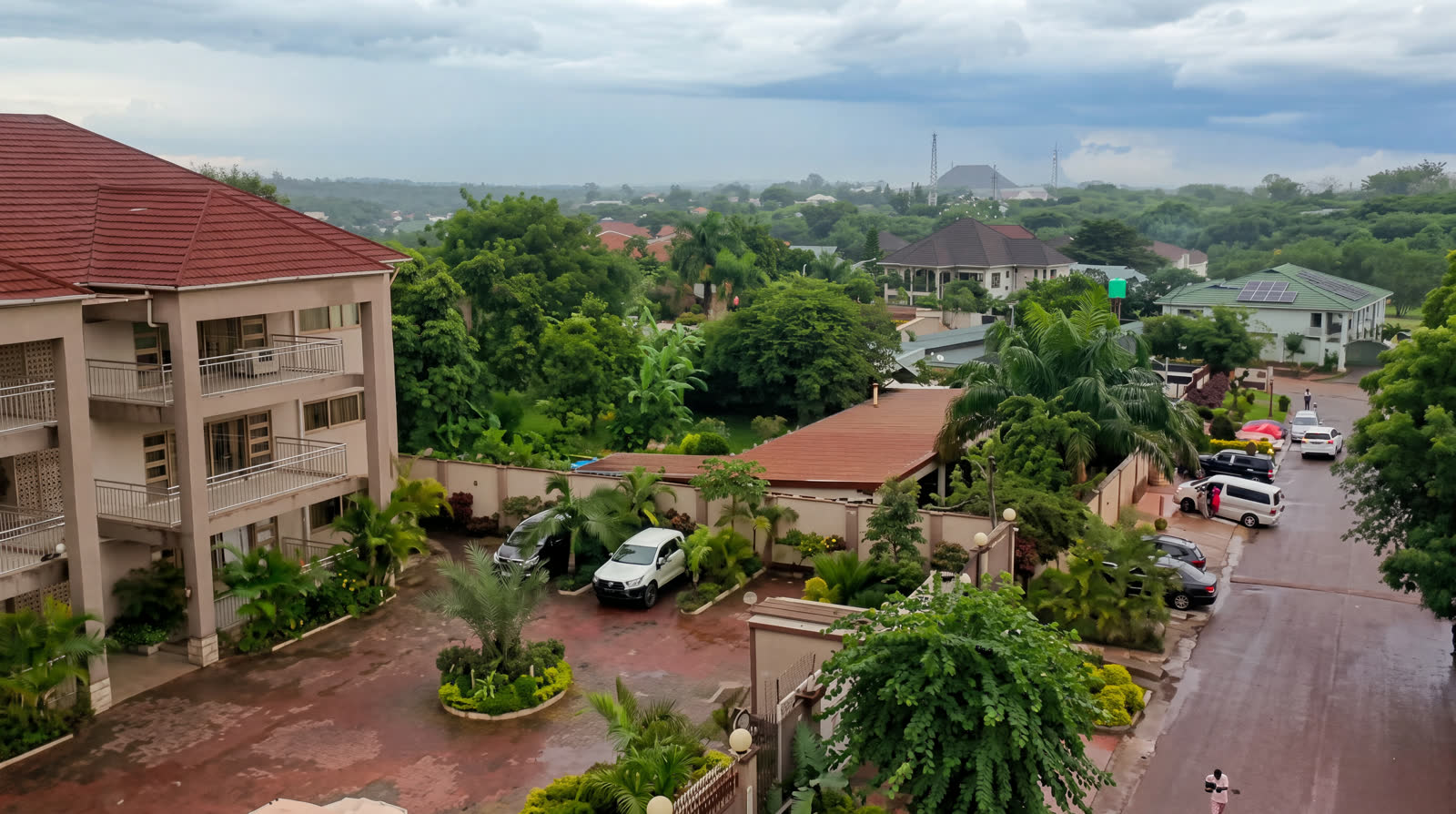 Vue aérienne réelle d’un quartier résidentiel de Lubumbashi, près de la parcelle Allilac